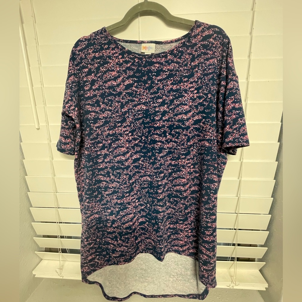 LuLaRoe “Irma” shirt